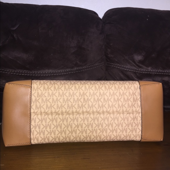 🤩SOLD🤩🎄🎉SPECIAL MICHAEL KORS TOTE W/wristlet - Picture 5 of 8